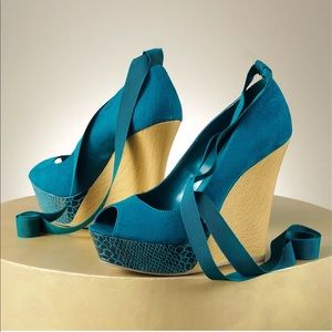 NIB JLo Jennifer Lopez Sophia Peep Toe Wedge Heels Sandals Ankle Tie Snakeskin 6